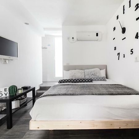 Stunning Studio By The Beach Tel Aviv Eksteriør billede